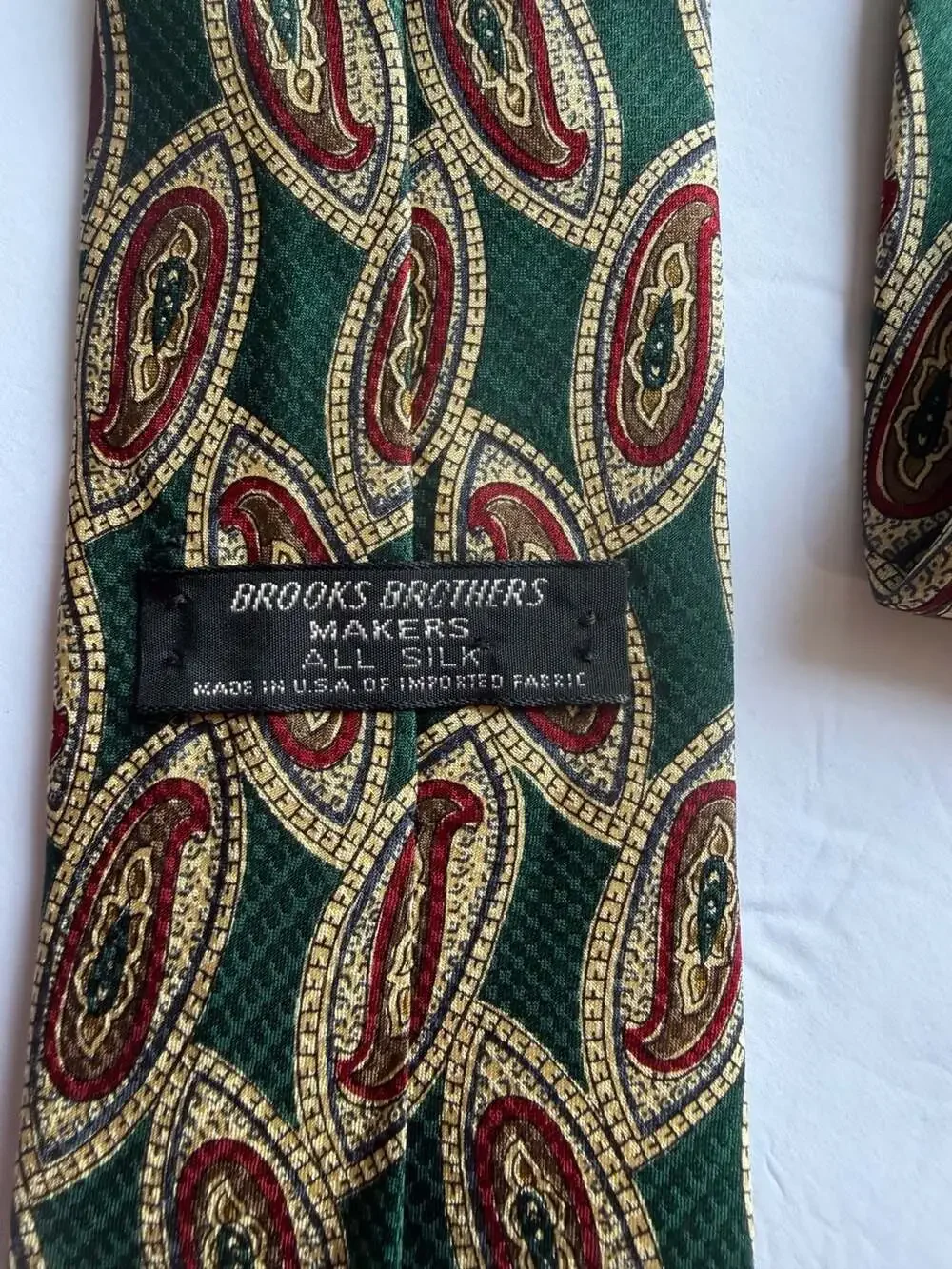 Brooks Brothers Makers Men's Green Gold and Maroon Paisley Silk Necktie